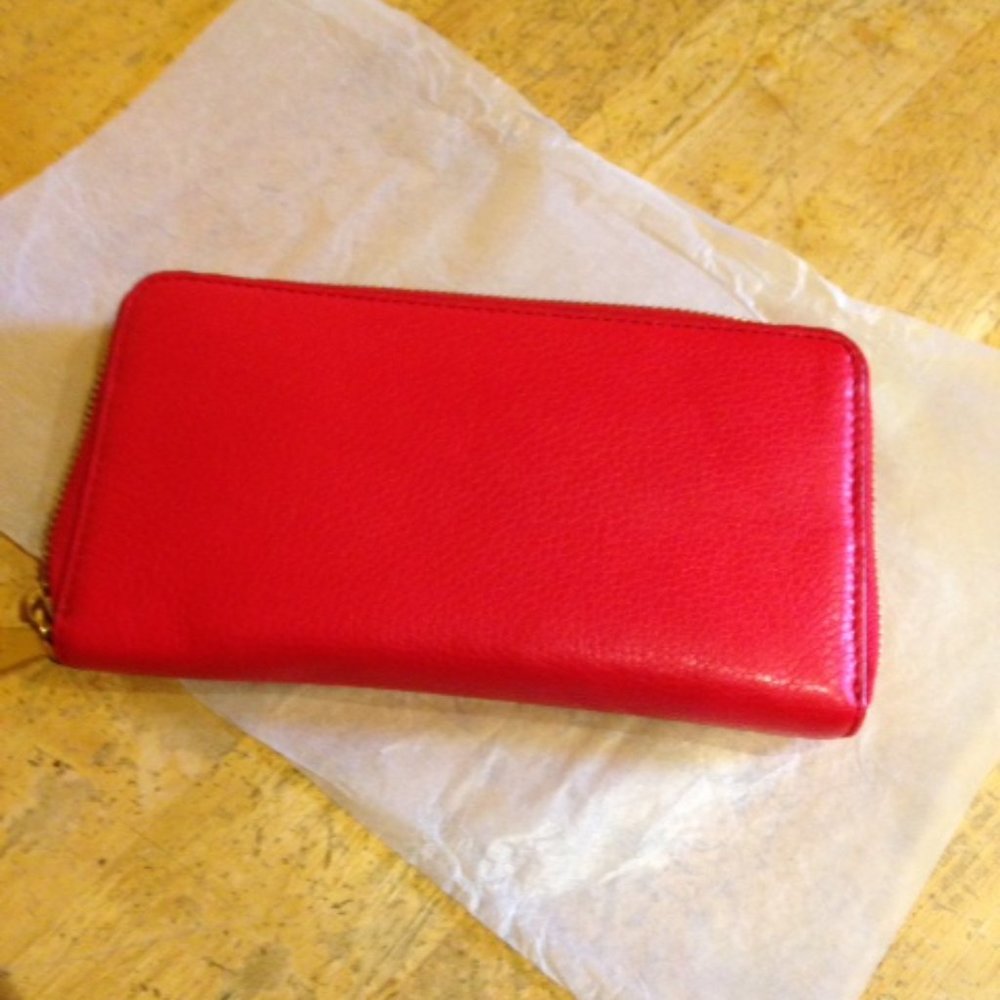 Marc Jacobs Too Hot to Handle Red Zip Around Wallet - Picture 6 of 9